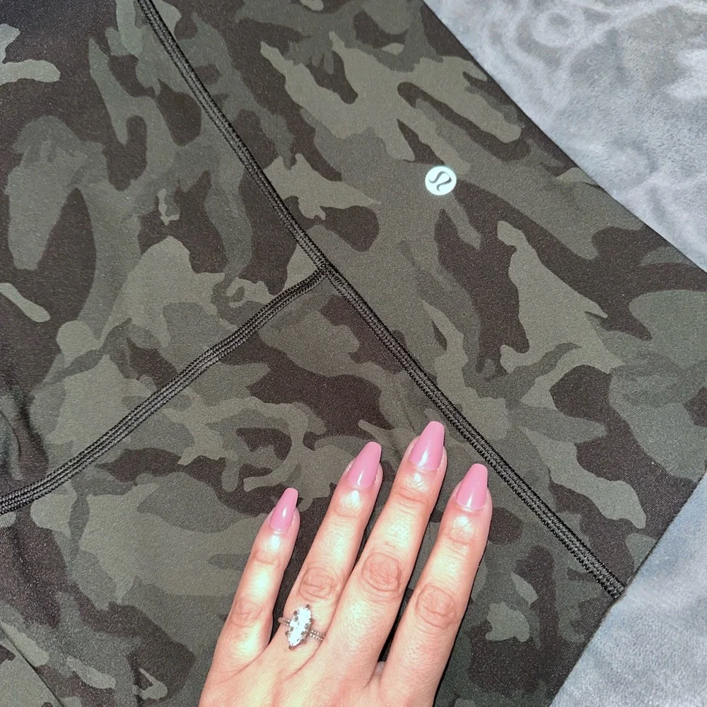 Size 6 Camo Lululemon Align Legging 28" - Picture 2 of 8